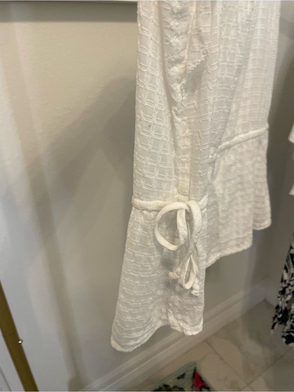 Abercrombie & Fitch White Ruffle V-Neck boho date night Large - Picture 4 of 4